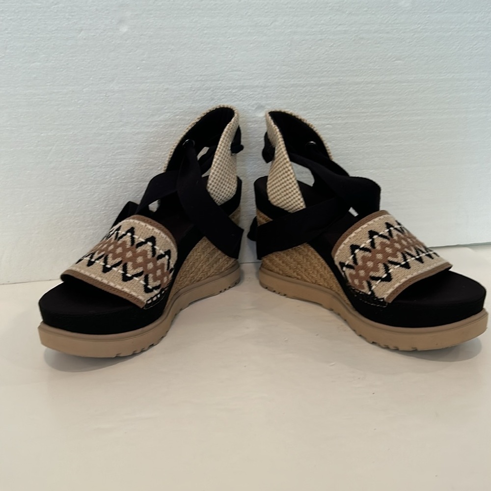 New UGG Women's Abbot Ankle Wrap, sz 8.5 - Picture 3 of 8